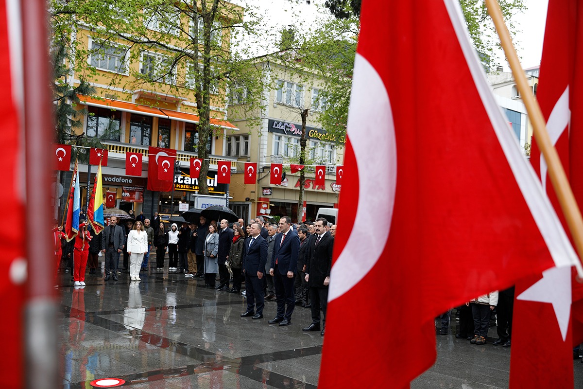 23 N�SAN ULUSAL EGEMENL�K VE �OCUK BAYRAMI AK�AABAT�TA KUTLANDI