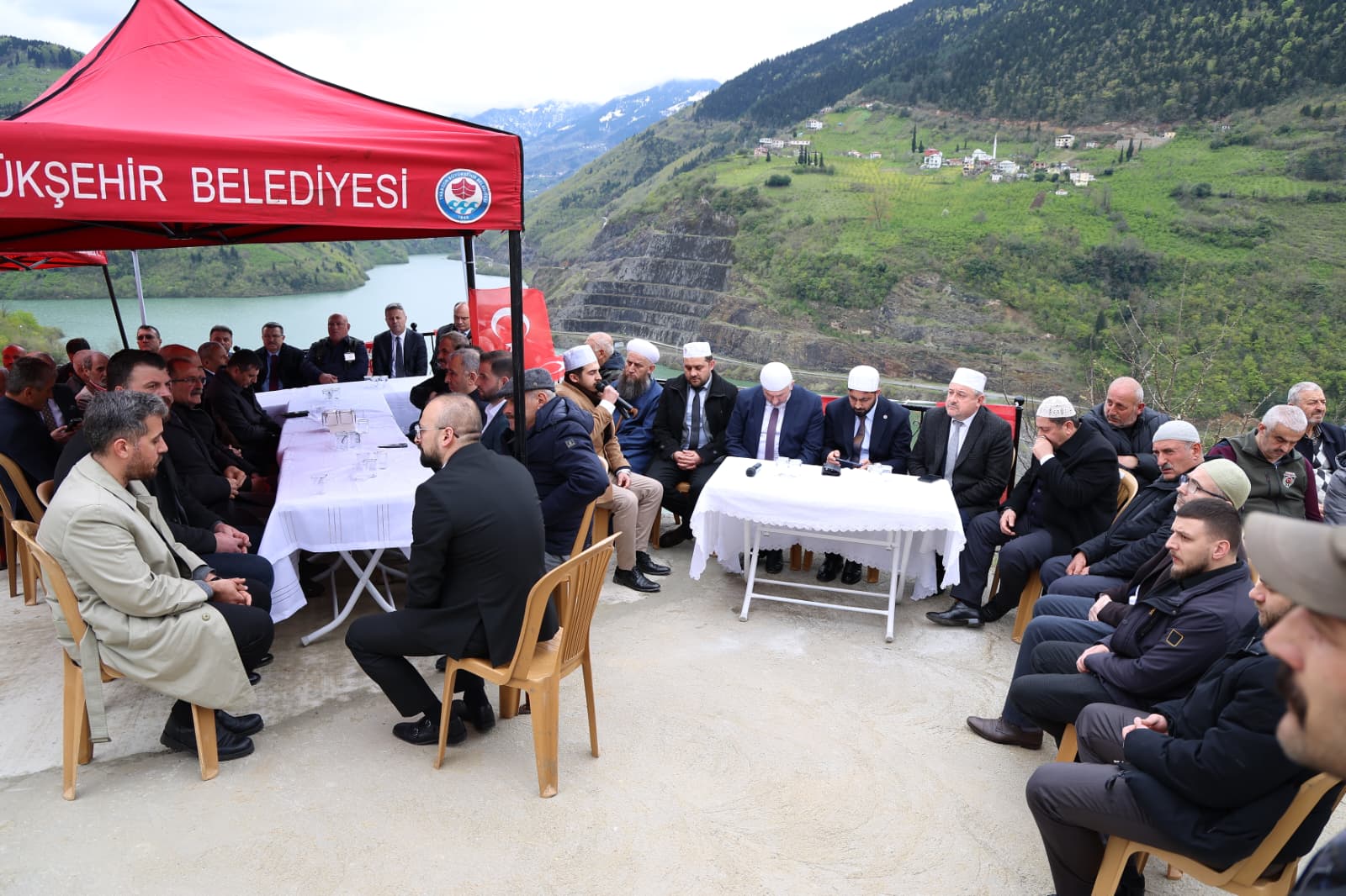 �EH�T BERAT MEC�T DAY, DUALARLA ANILDI