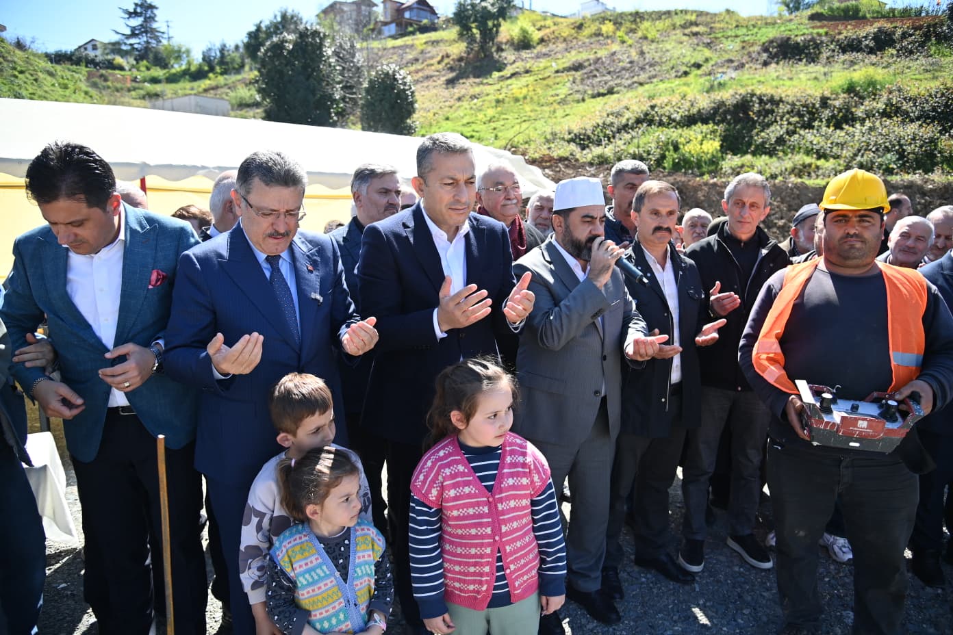 Kanuni Mahallesi Camii'nin temel atma t�reninde konu�an Ba�kan Gen�: