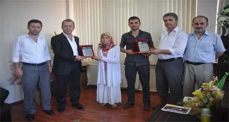 Plaketle Ödüllendirildiler