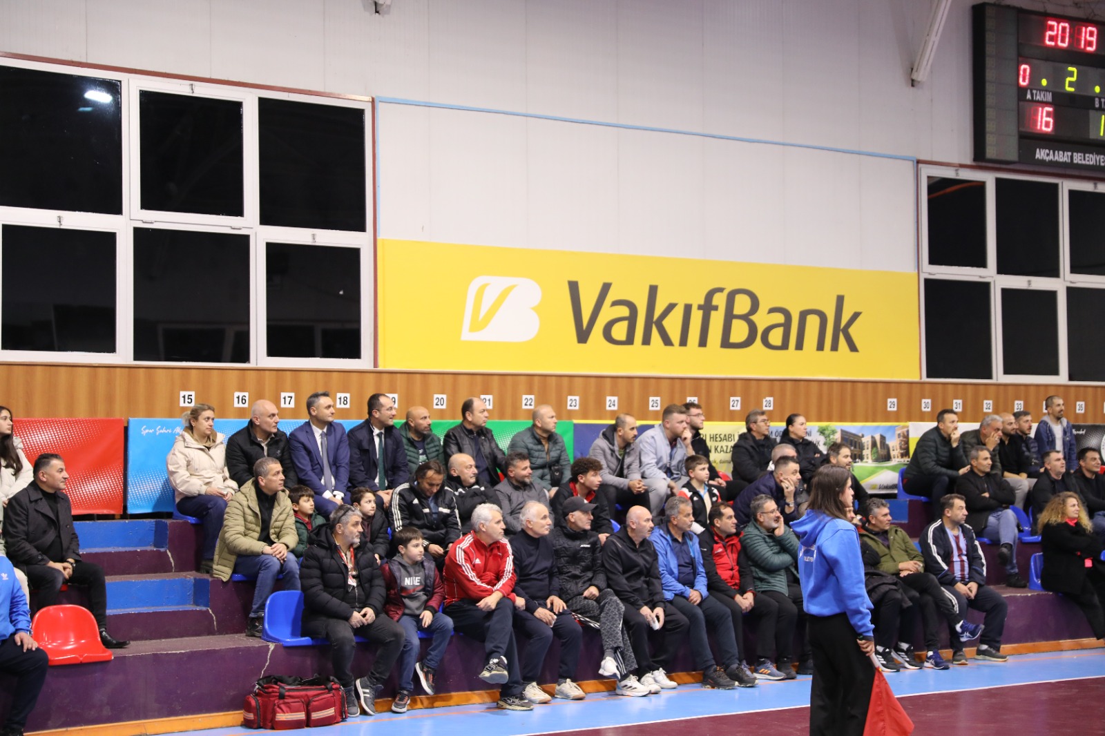 24 KASIM ��RETMENLER G�N� VOLEYBOL TURNUVASI SONA ERD�
