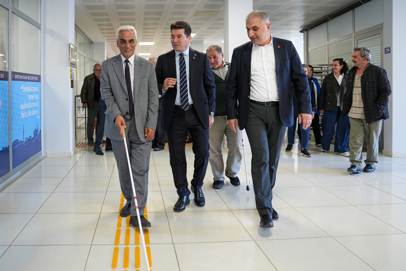 ORTAHSAR BELEDYESݒNDEN GRME ENGELLLER GN'NDE ANLAMLI ETKNLKGRME ENGELL 20 BREYE, BEYAZ BASTON HEDYE EDLD