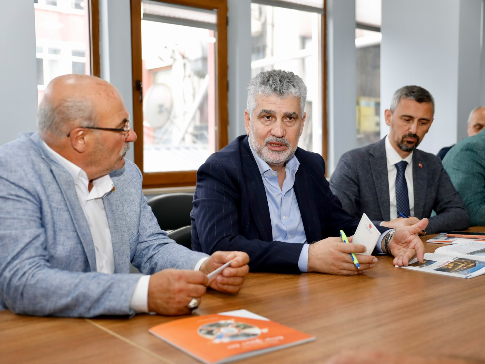 AK Parti Trabzon Milletvekili Y�lmaz B�y�kayd�n, Muhtarlarla �sti�arelerini S�rd�r�yor