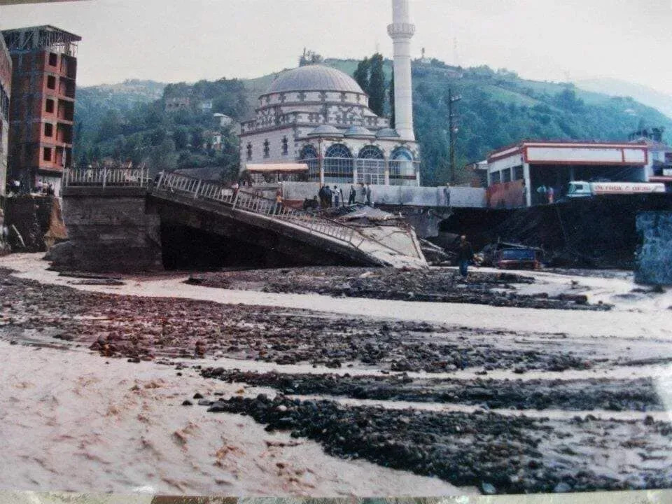 34 YIL NCE YAANAN BYK FELAKET UNUTULMUYOR
