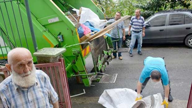 7 kamyon çöp çıktı