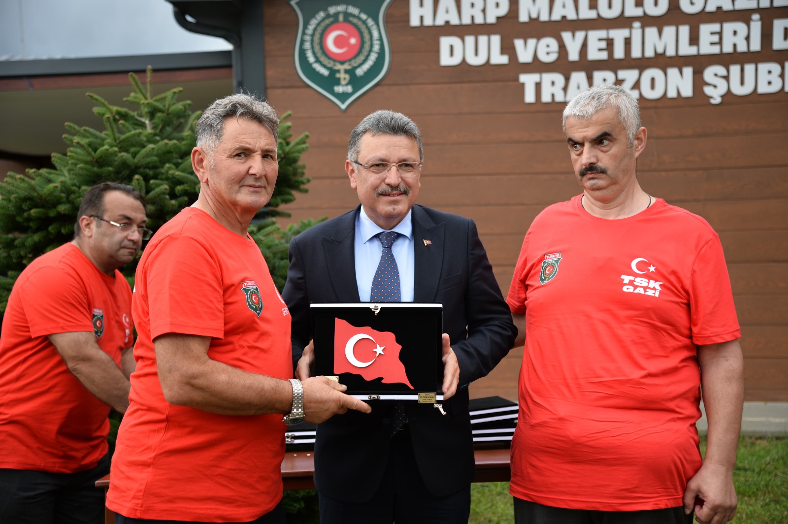 71 şehidin adı anıtlaştırıldı