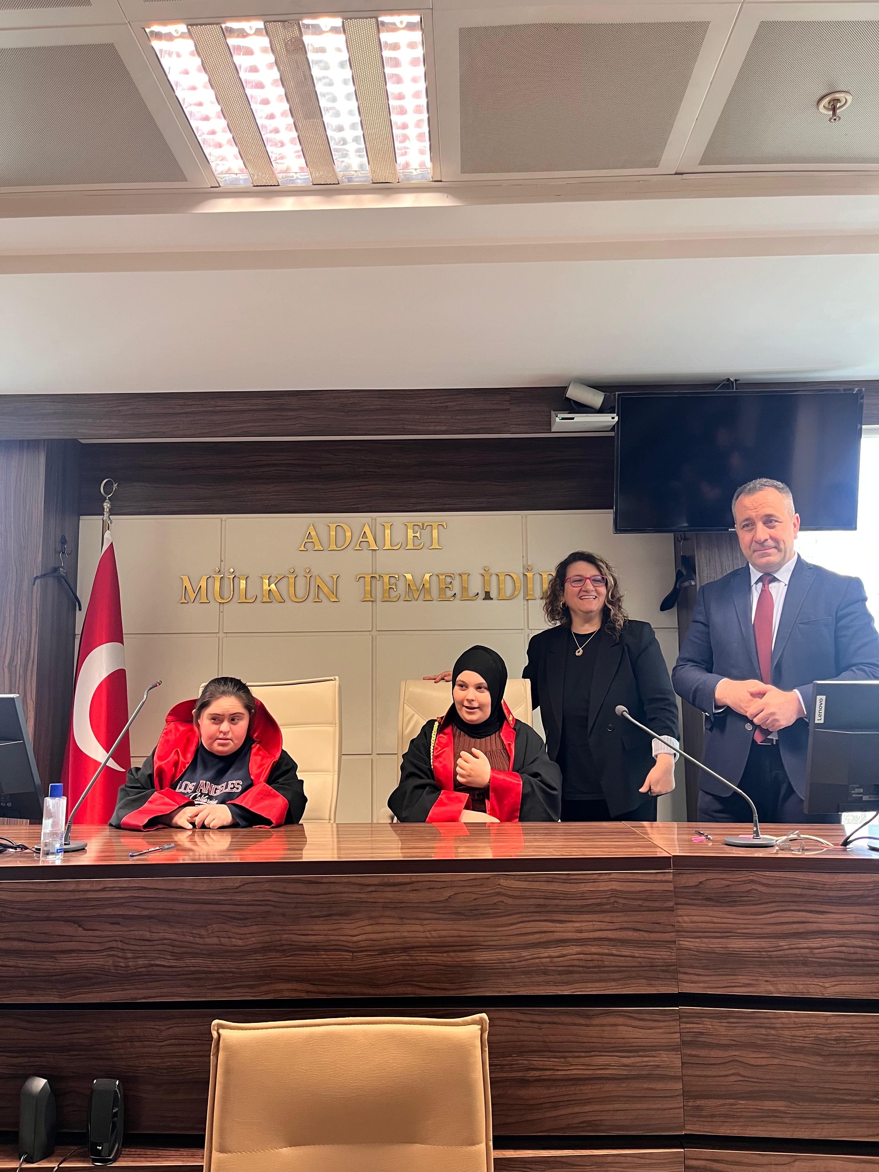 Adliyede Temsili 23 Nisan Duru�mas�