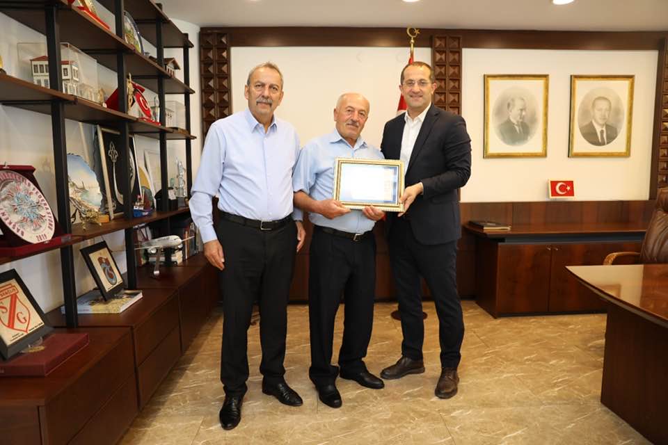 AHİLİK GELENEĞİNİN TEMSİLCİSİ HAYRİ DERTLİOĞLU, BAŞKAN EKİM’İN MİSAFİRİ OLDU