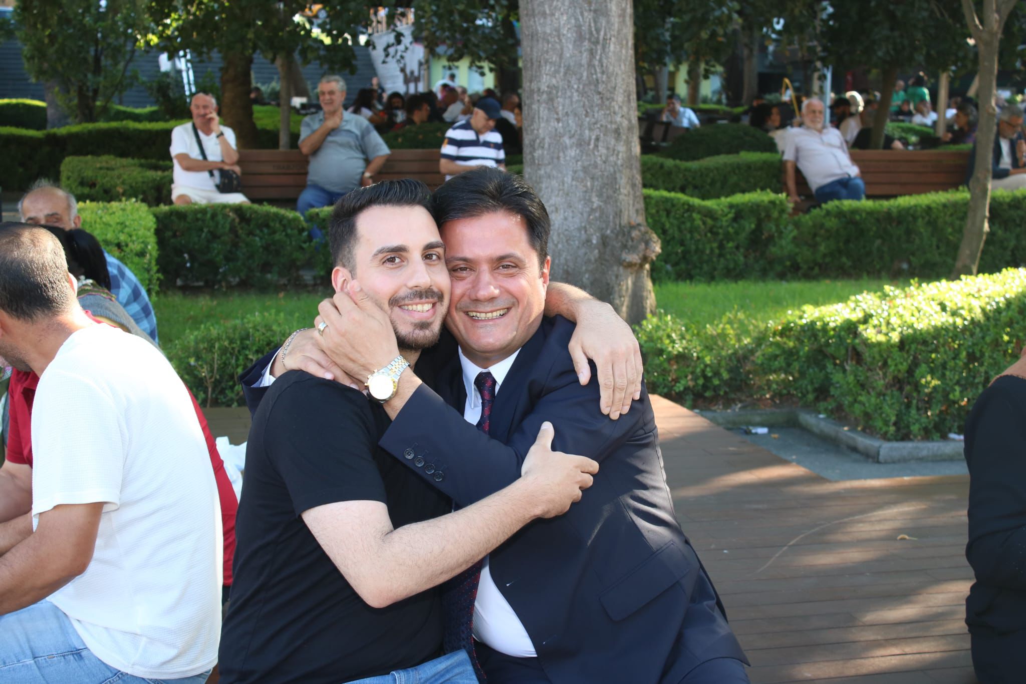 AK Parti Ortahisar �l�e Ba�kan� Dr. Seyit Hiso�lu, Trabzon Meydan��nda Halkla Bulu�tu.