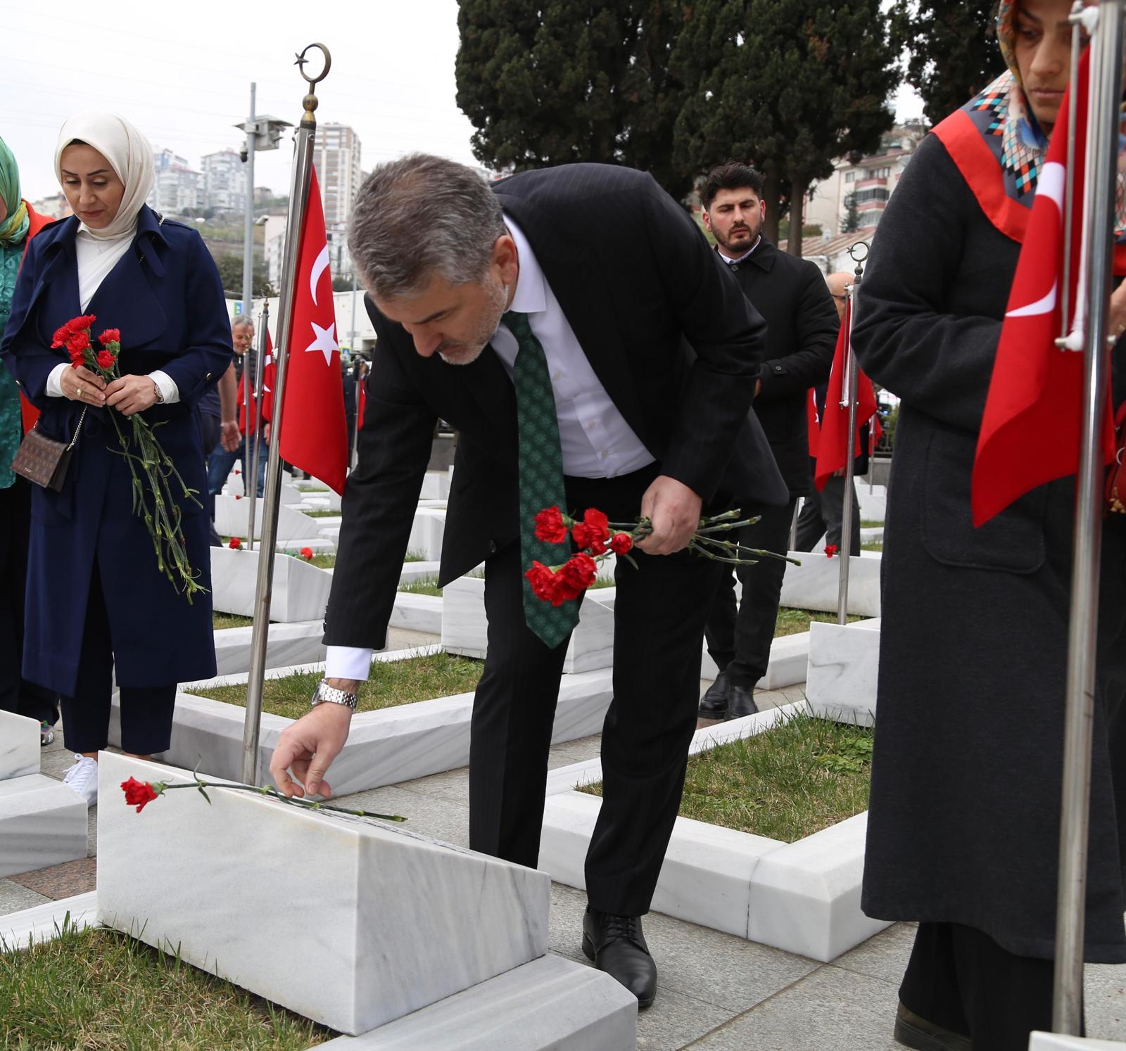 AK Parti Trabzon l Bakan Dr. Sezgin Mumcu, 18 Mart anakkale Zaferinin yldnm dolaysyla bir mesaj yaymlad.