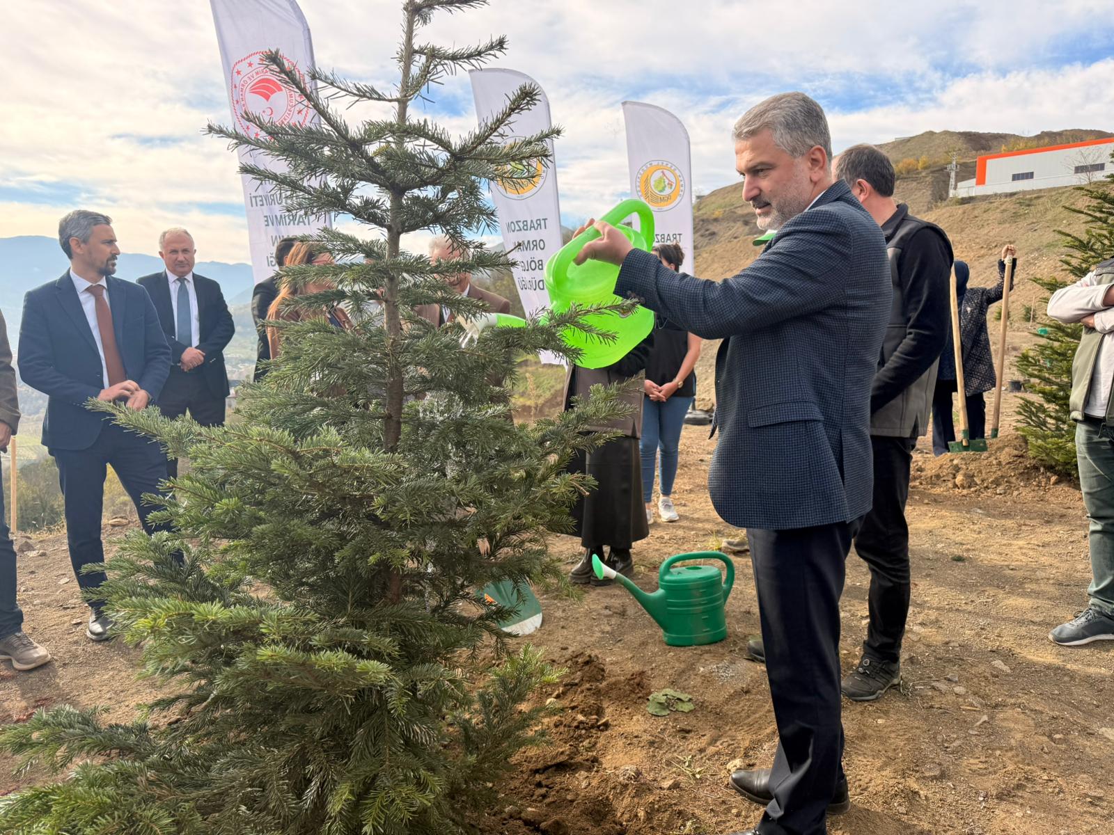 AK Parti Trabzon l Bakanlndan Hatra Orman