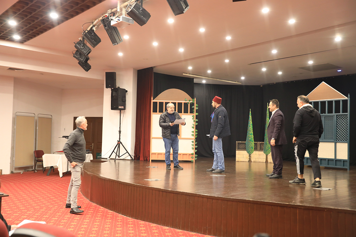 AKAABAT BELEDYE TYATROSU AYYAR HAMZA LE PERDELERN AACAK
