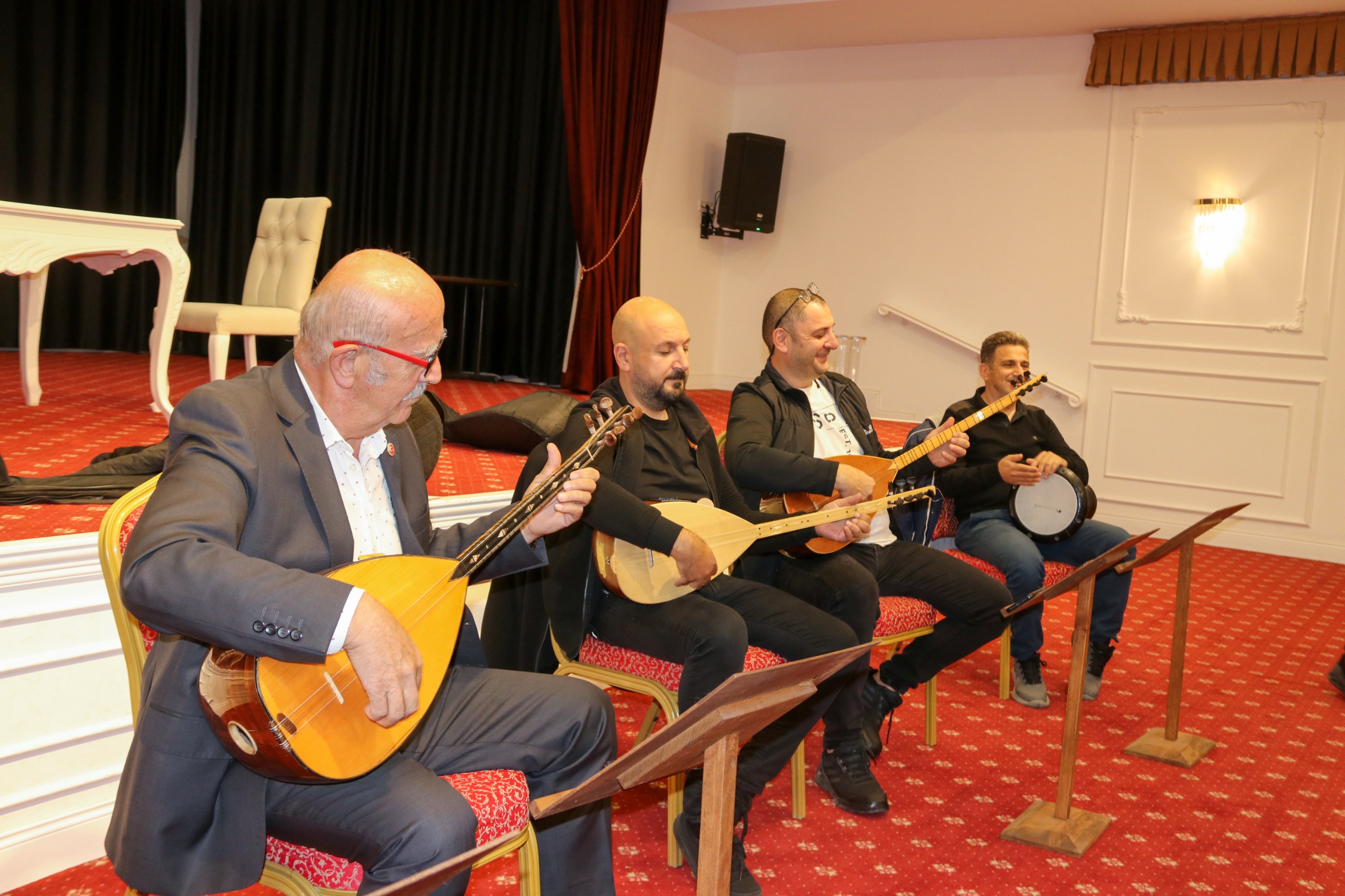 AKÇAABAT BELEDİYESİ KOROLARINDA YENİ DÖNEM ÇALIŞMALARI BAŞLADI