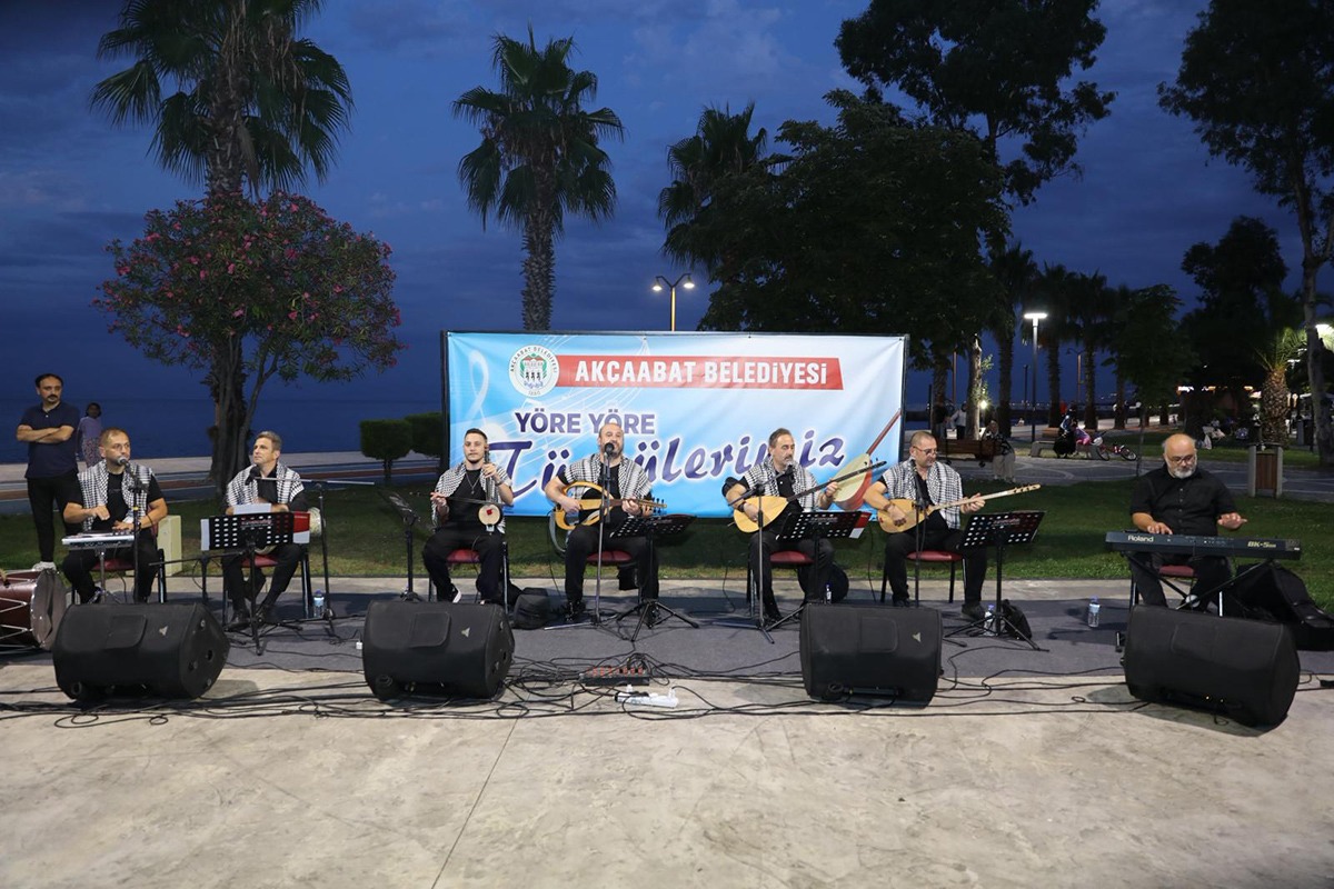 AKÇAABAT BELEDİYESİ KÜLTÜR SANAT ETKİNLİKLERİNİ VATANDAŞLARLA BULUŞTURMAYA DEVAM EDİYOR