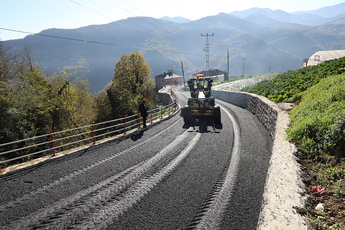 AK�AABAT BELED�YES� SAHADA ARALIKSIZ �ALI�IYOR
