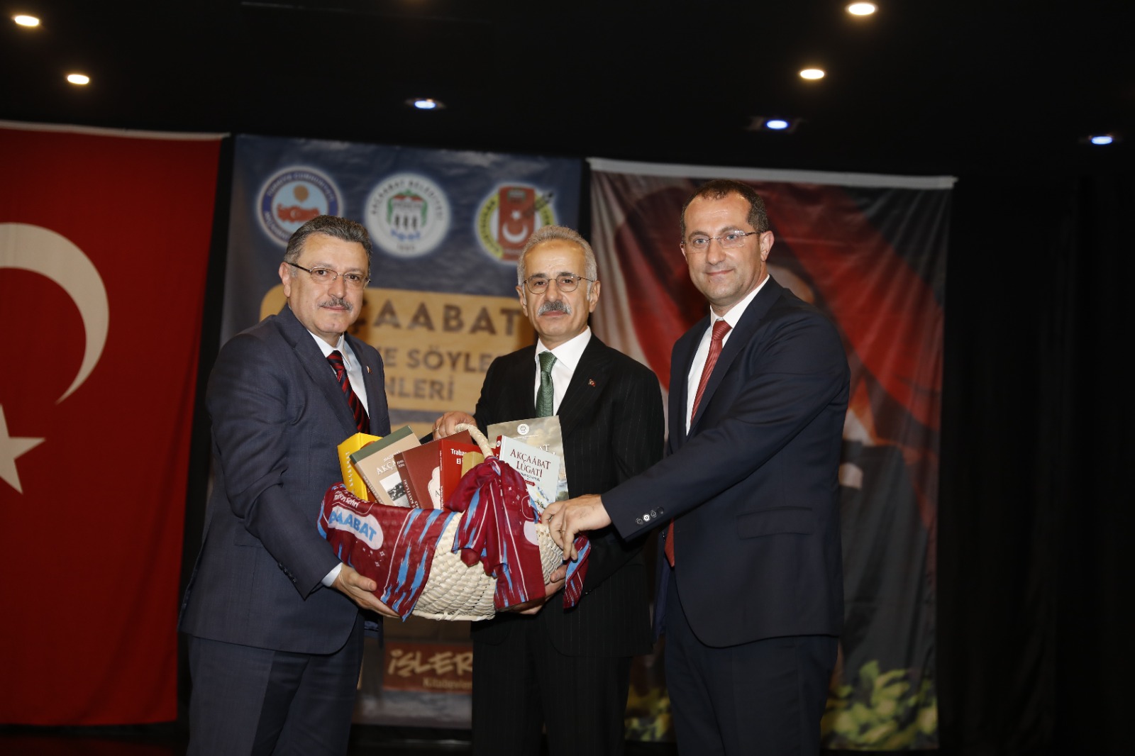 AKÇAABAT KİTAP VE SÖYLEŞİ GÜNLERİ BAŞLADI