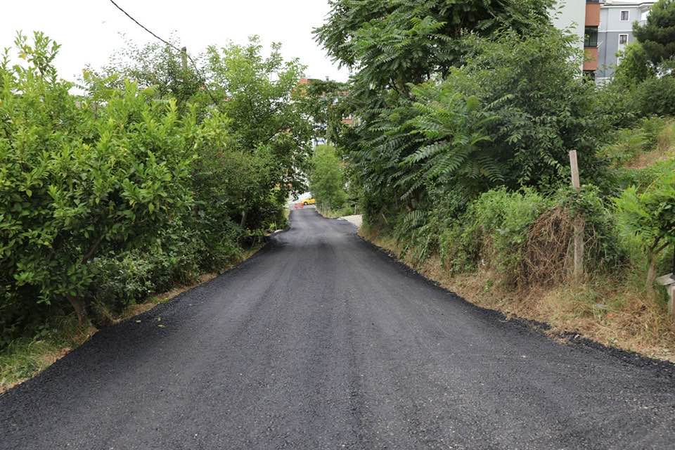 AKÇAABAT’A ASFALTLAMA ÇALIŞMALARI DEVAM EDİYOR