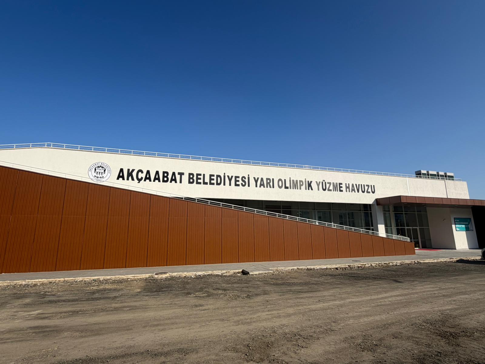 AKÇAABAT’IN YÜZME HAVUZU HİZMETE AÇILIYOR