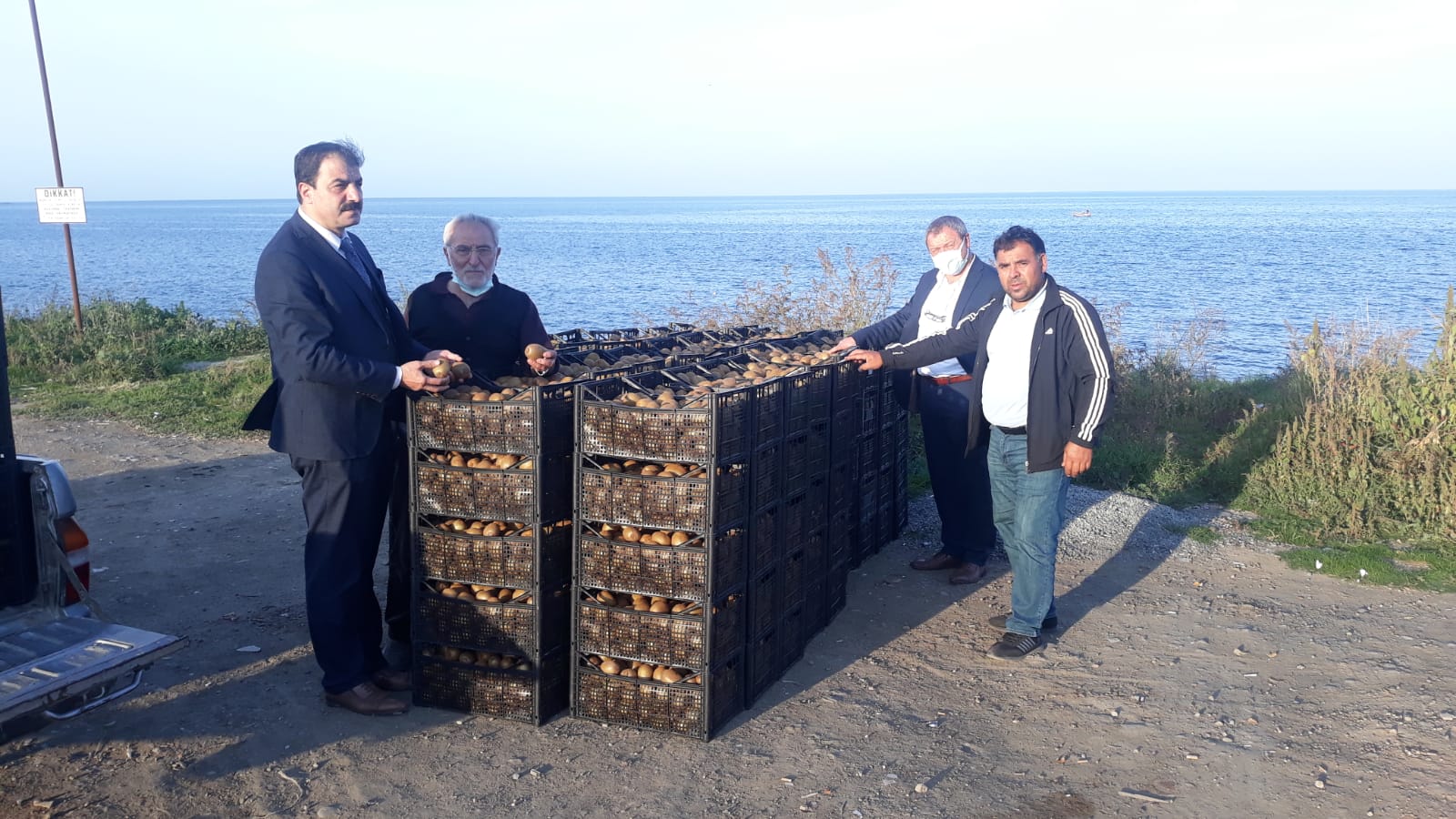 AKÇAABAT’LI KİVİ ÜRETİCİSİNİN YÜZÜ GÜLDÜ