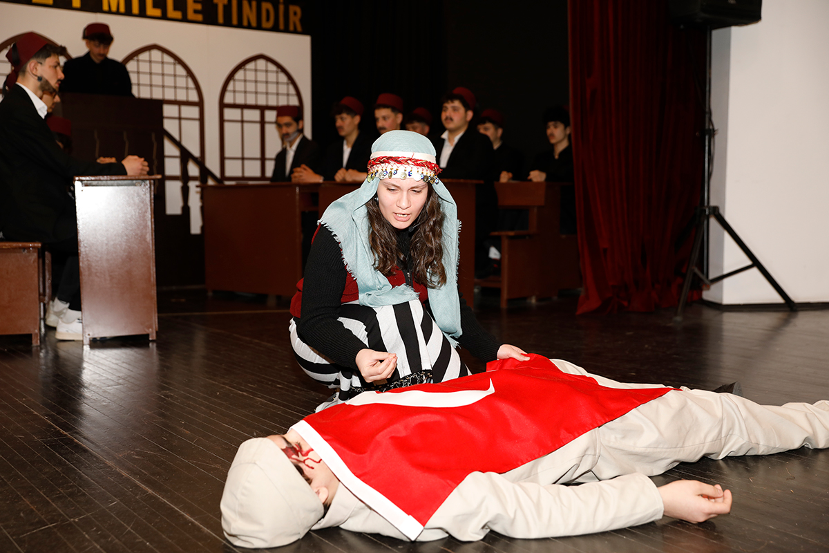 AK�AABAT�TA 12 MART �ST�KLAL MAR�I�NIN KABUL� VE MEHMET �K�F ERSOY�U ANMA PROGRAMI D�ZENLEND�
