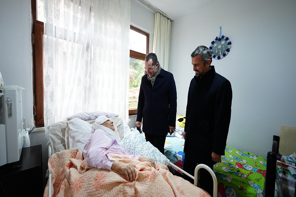 AK�AABAT�TA G�N�LLERE DOKUNAN H�ZMET: BA�KAN EK�M HASTALARIN YANINDA