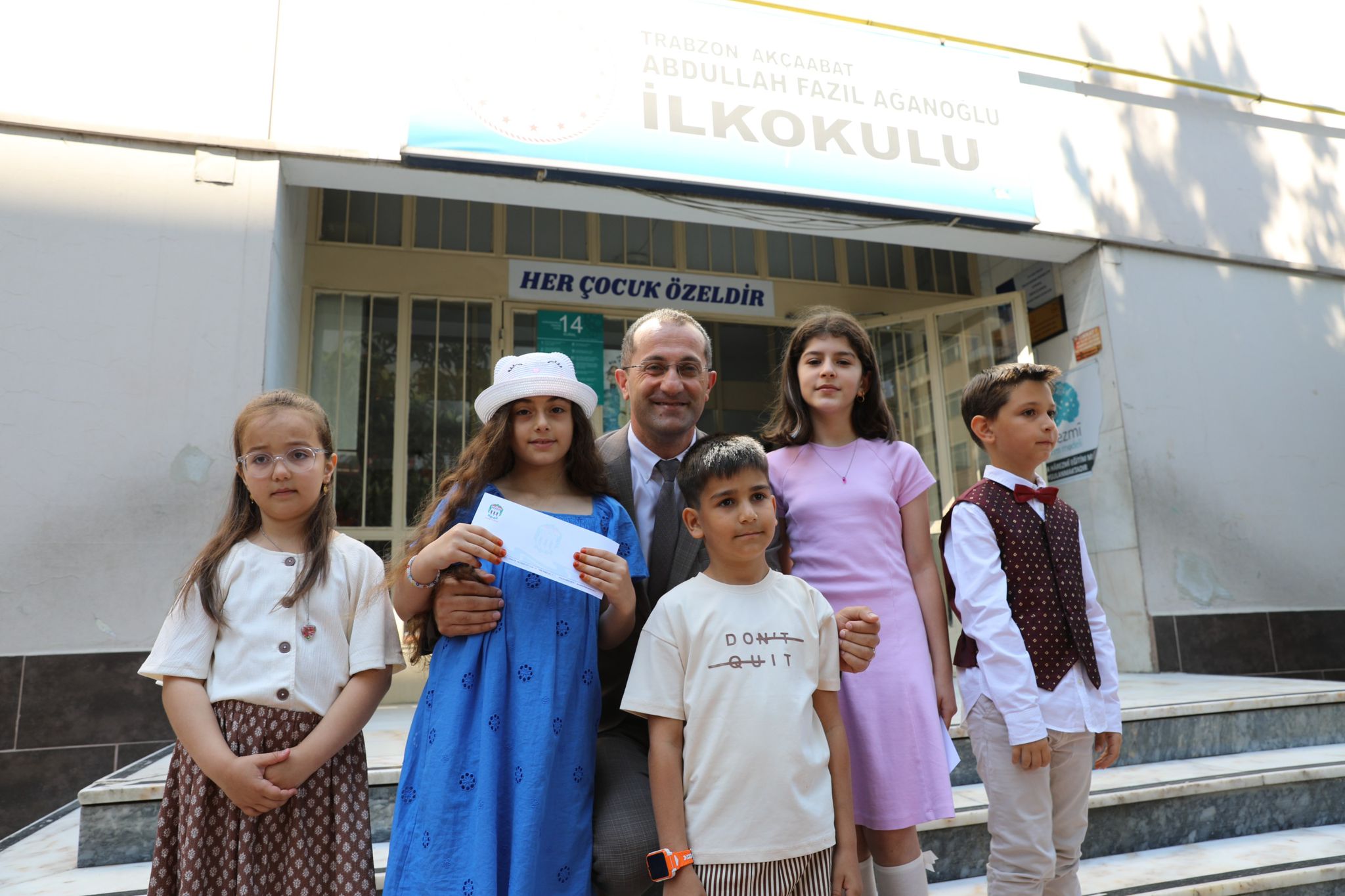 AKAABATTA KARNE HEYECANI: BAKAN EKM RENCLERLE BRLKTEYD
