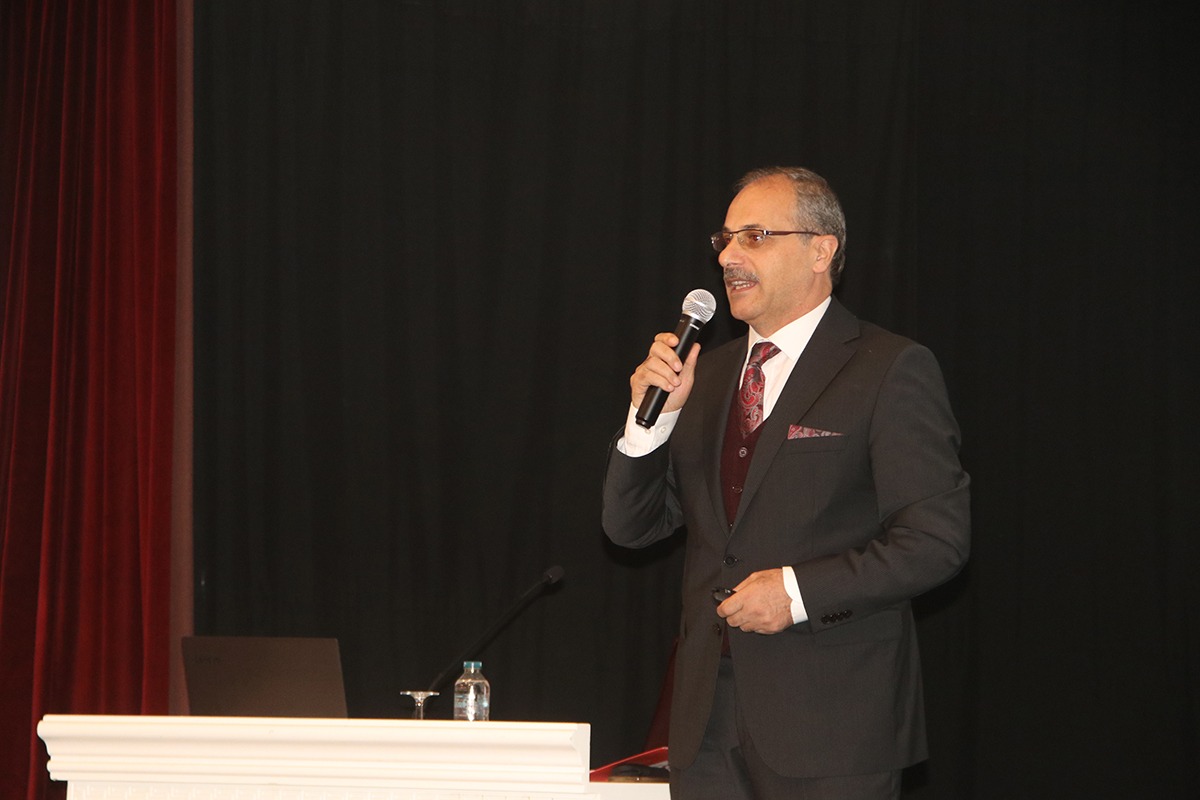 AKÇAABAT’TA ‘KURULUŞTAN TÜRKİYE YÜZYILINA CUMHURİYET’ ADLI KONFERANS YAPILDI