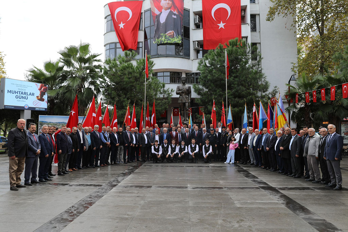 AK�AABAT�TA MUHTARLAR G�N� KUTLANDI
