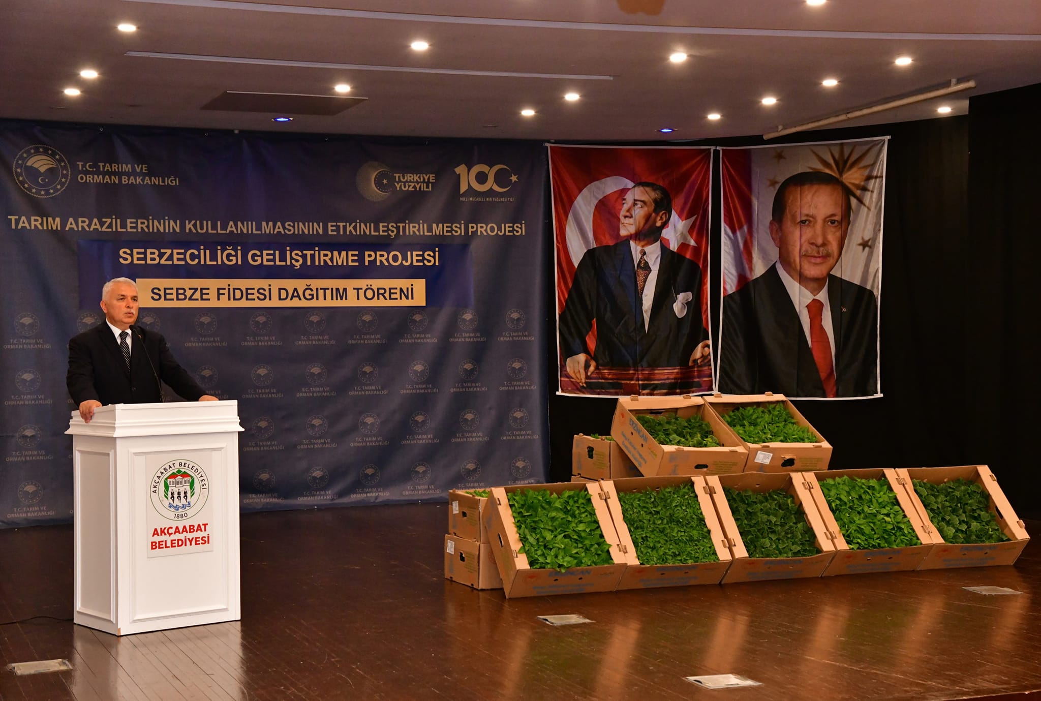 AKÇAABAT’TA SEBZE FİDELERİ ÜRETİCİYLE BULUŞTURULDU