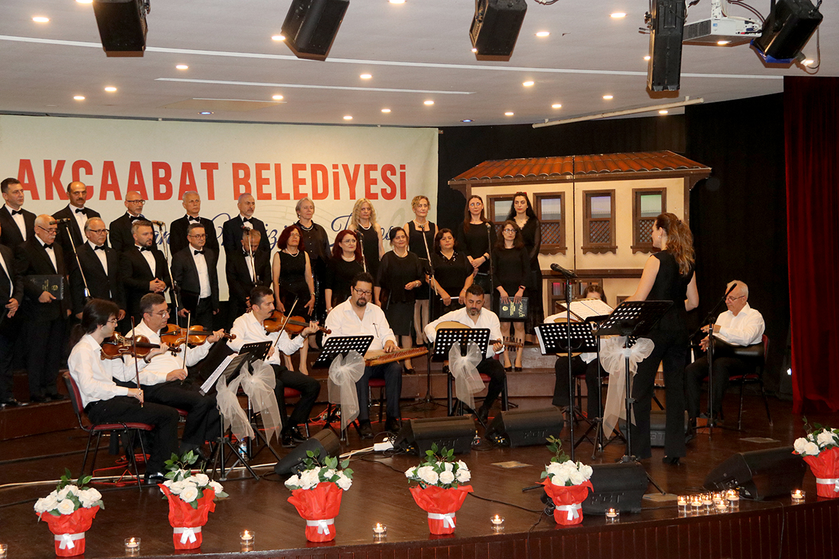 AKÇAABAT’TA TSM KONSERİ BÜYÜLEDİ