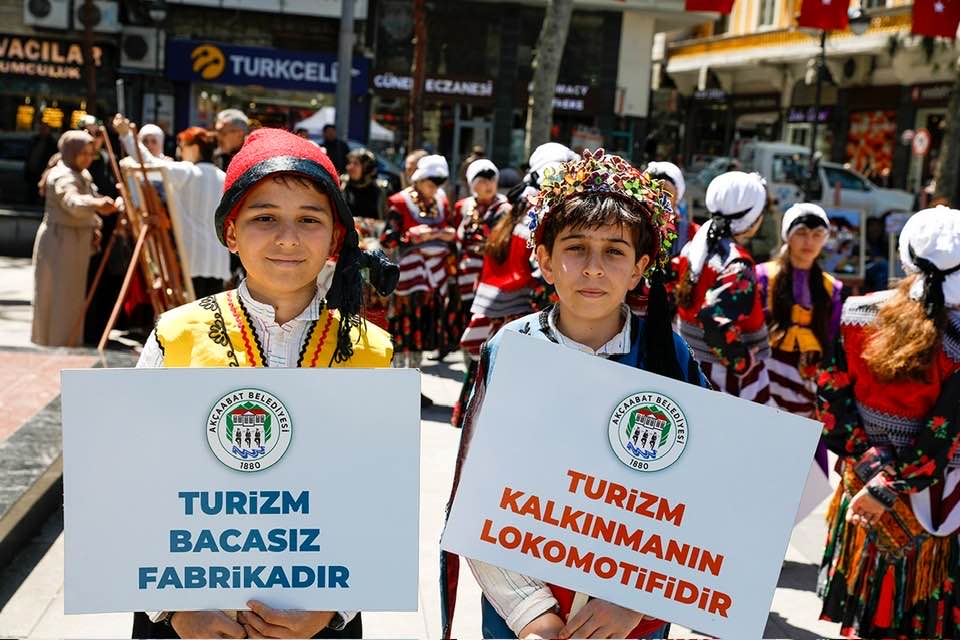 AK�AABAT�TA TUR�ZM HAFTASI KUTLANDI

