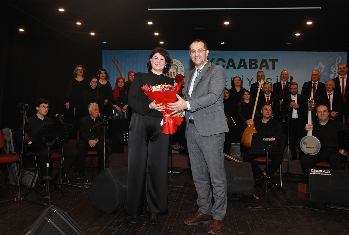 AK�AABAT�TA T�RK�LER Y�KSELD�, K�LT�R VE SANAT B�R KEZ DAHA SAHNE ALDI