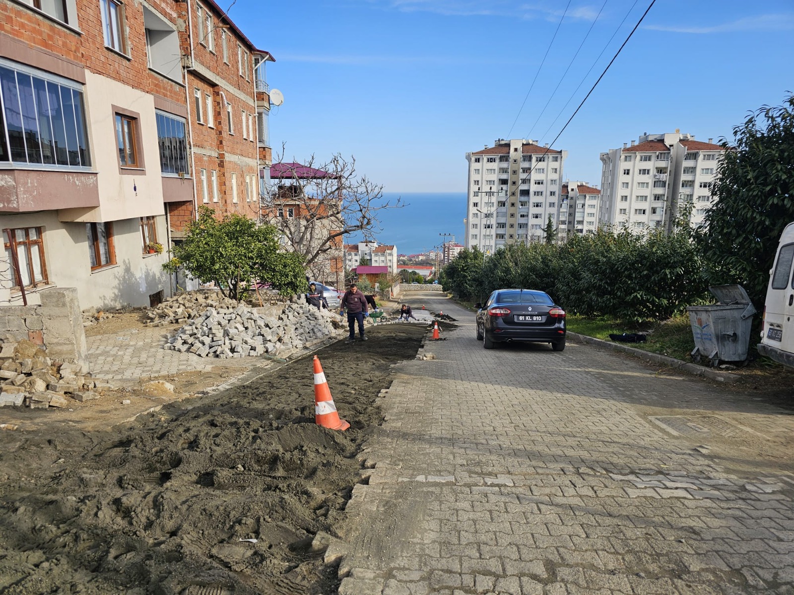AKÇAABAT’TA YOL VE ALTYAPI ÇALIŞMALARI ARALIKSIZ SÜRÜYOR