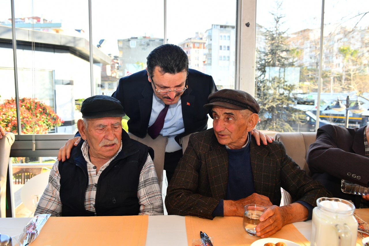 ALLAHIN RIZASI ONLARA SEVG VE EFKATTEN GEYOR.

