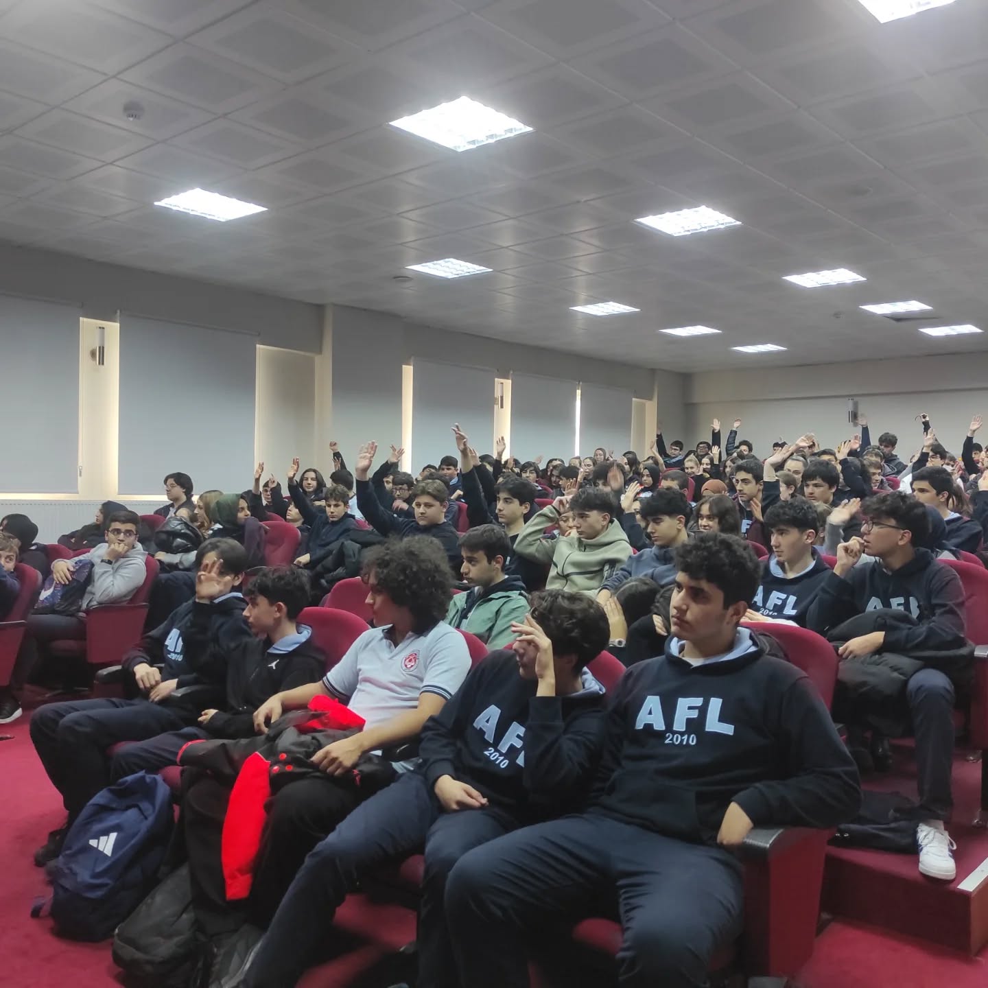 Anadolu Mektebim projesi kapsam�nda, Ak�aabat Fen lisesinde konferans   d�zenlendi

