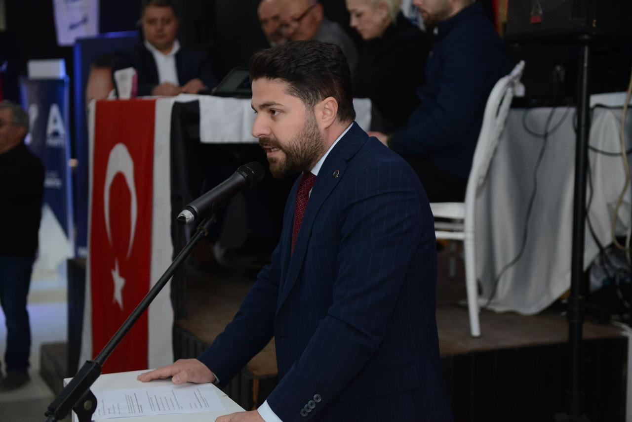 Anahtar Parti�den Dernekpazar��nda G�vde G�sterisi