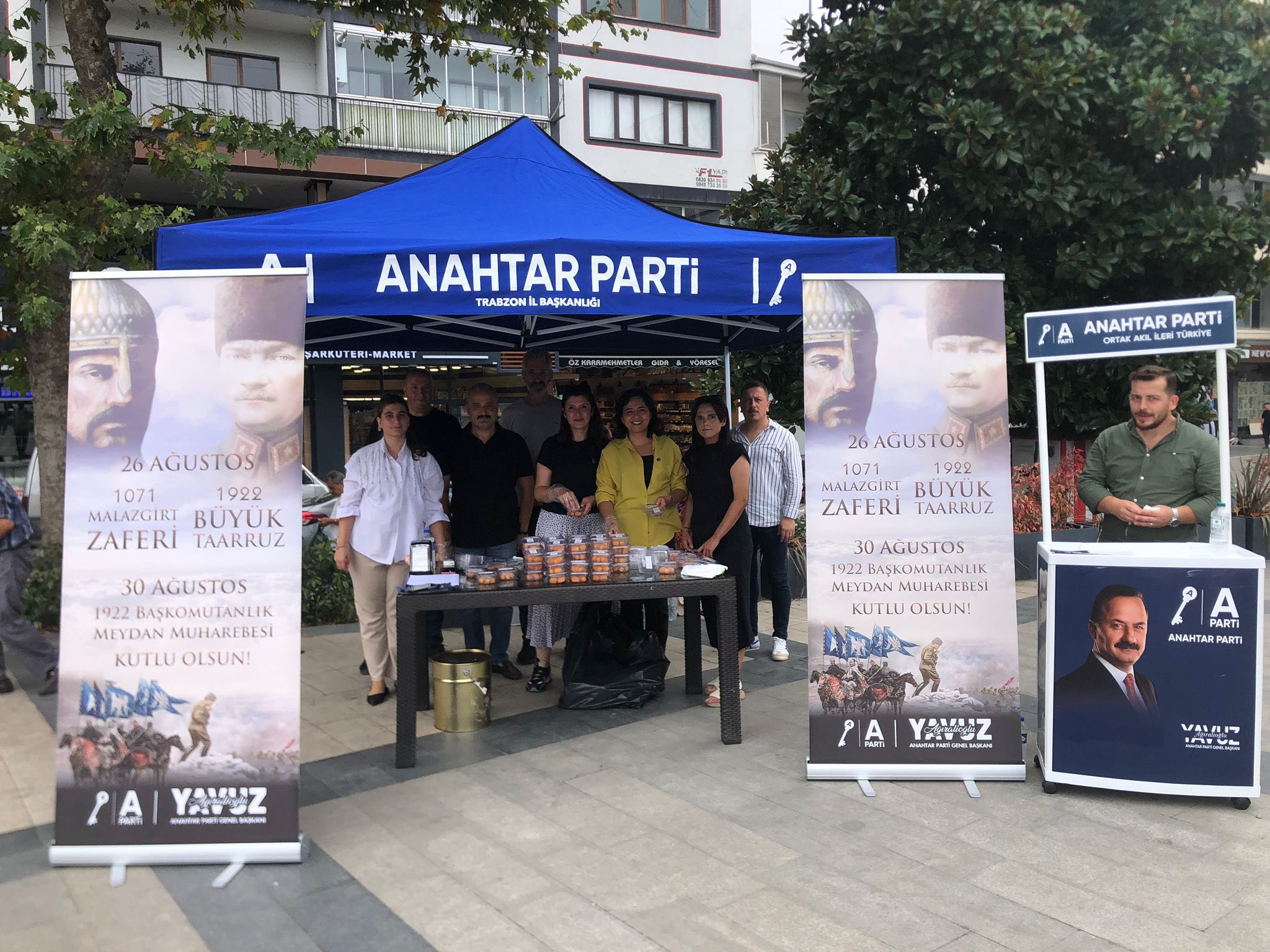 ANAHTAR PARTİ’DEN ŞEHİTLERİMİZ İÇİN LOKMA HAYRI