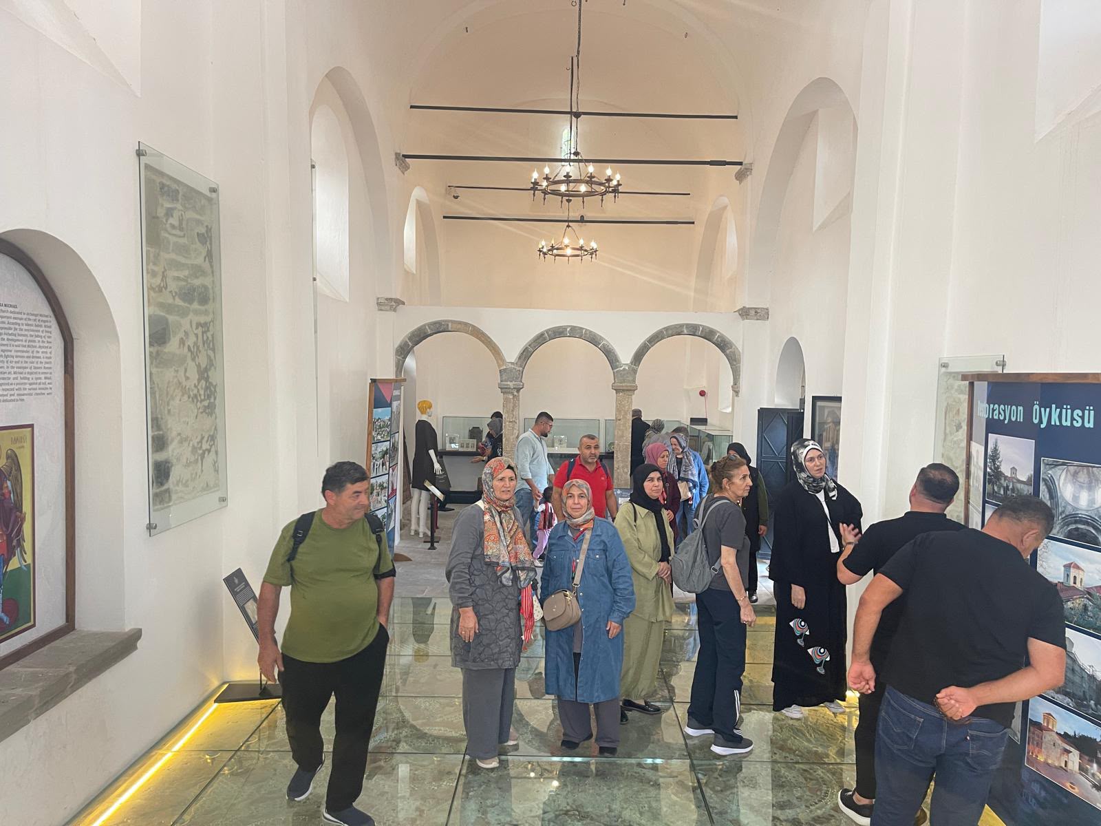 Antalya�dan Geldiler, Tarihi Ortamahalle�ye Hayran Kald�lar