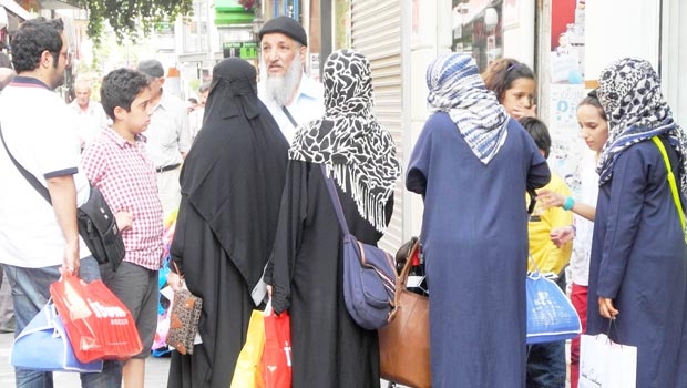 Araplar blgeye akn ediyor
