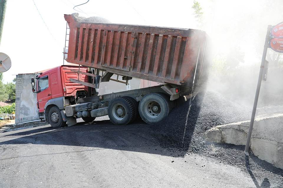 ASFALT EKİPLERİ SAHADA.