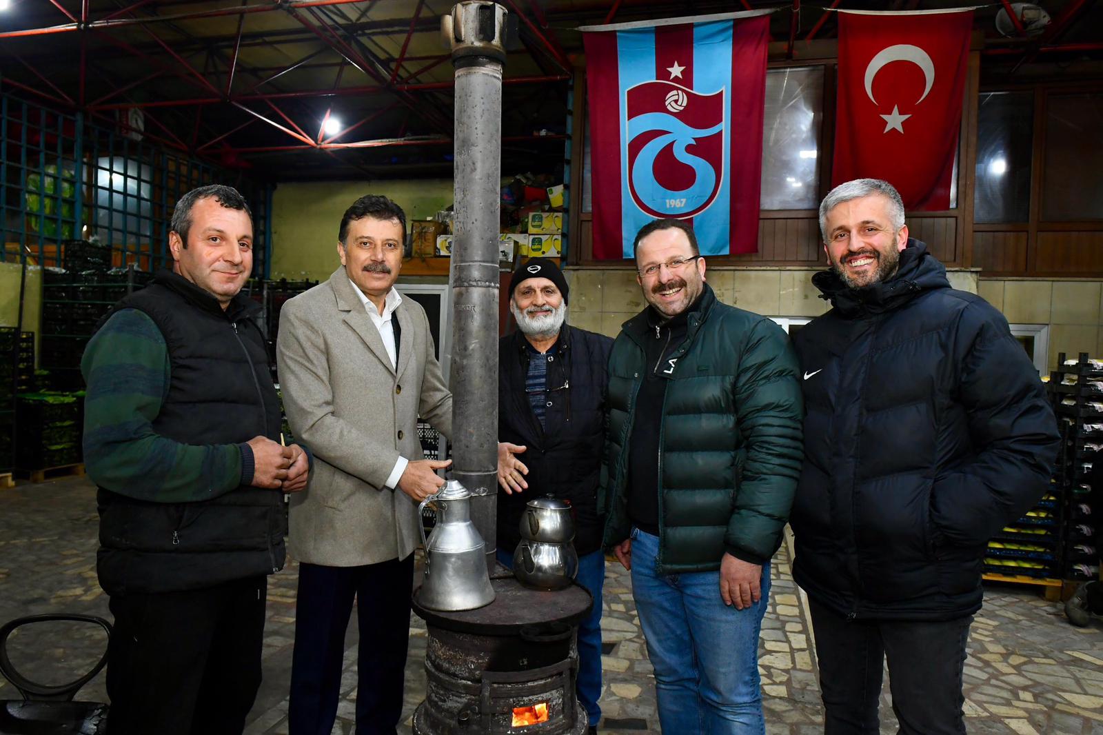 Aydın, sahuru meyve ve sebze toptancıları ile birlikte yapıp mesajını verdi: