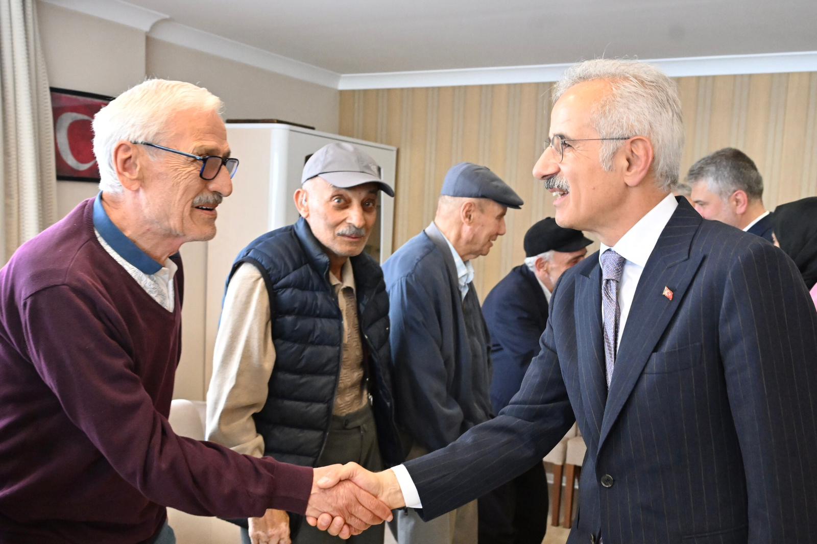 BAKAN URALOĞLU’NDAN ANLAMLI BAYRAM ZİYARETİ