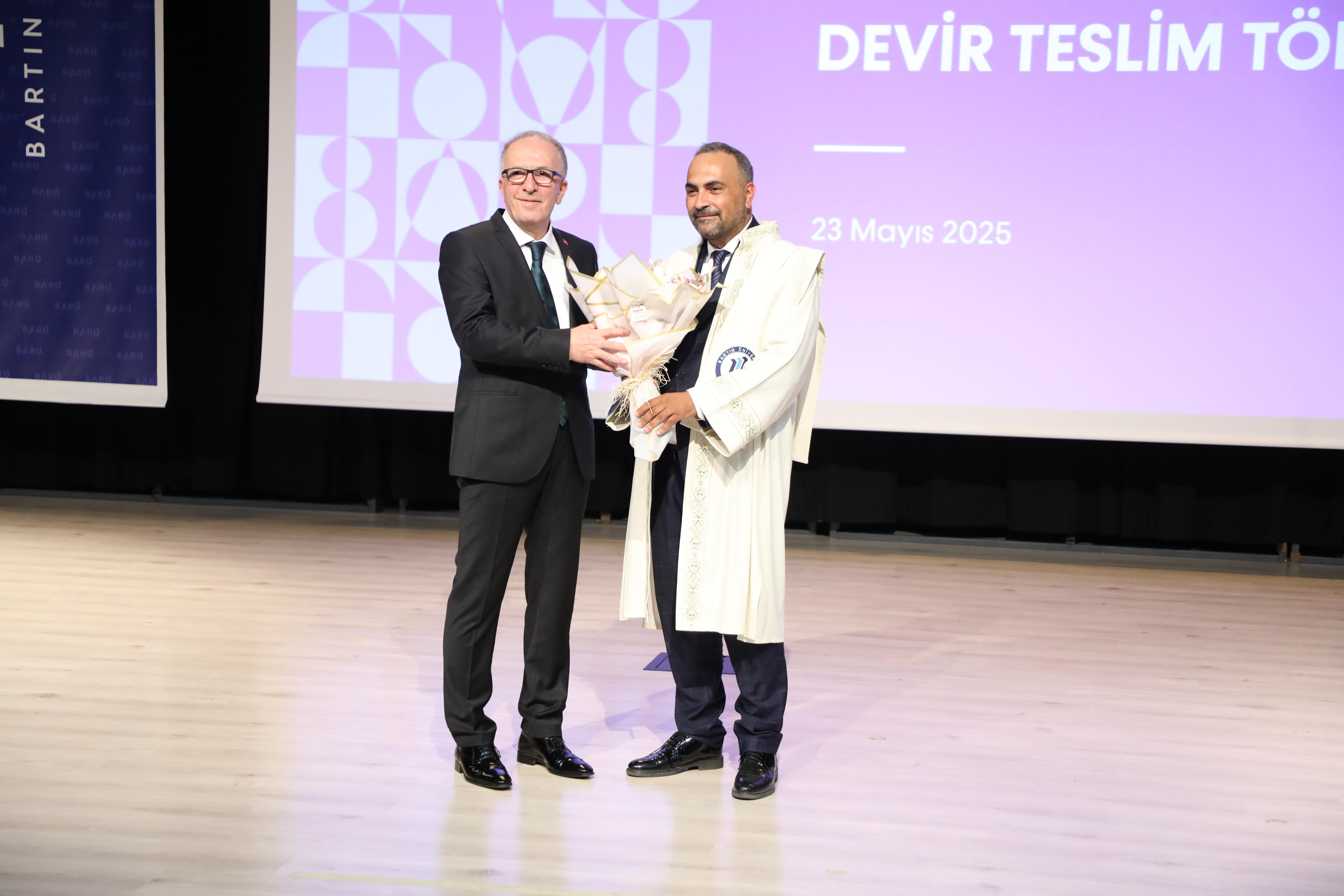 BARܒde devir teslim treni: Prof. Dr. Ahmet Akkaya greve balad
