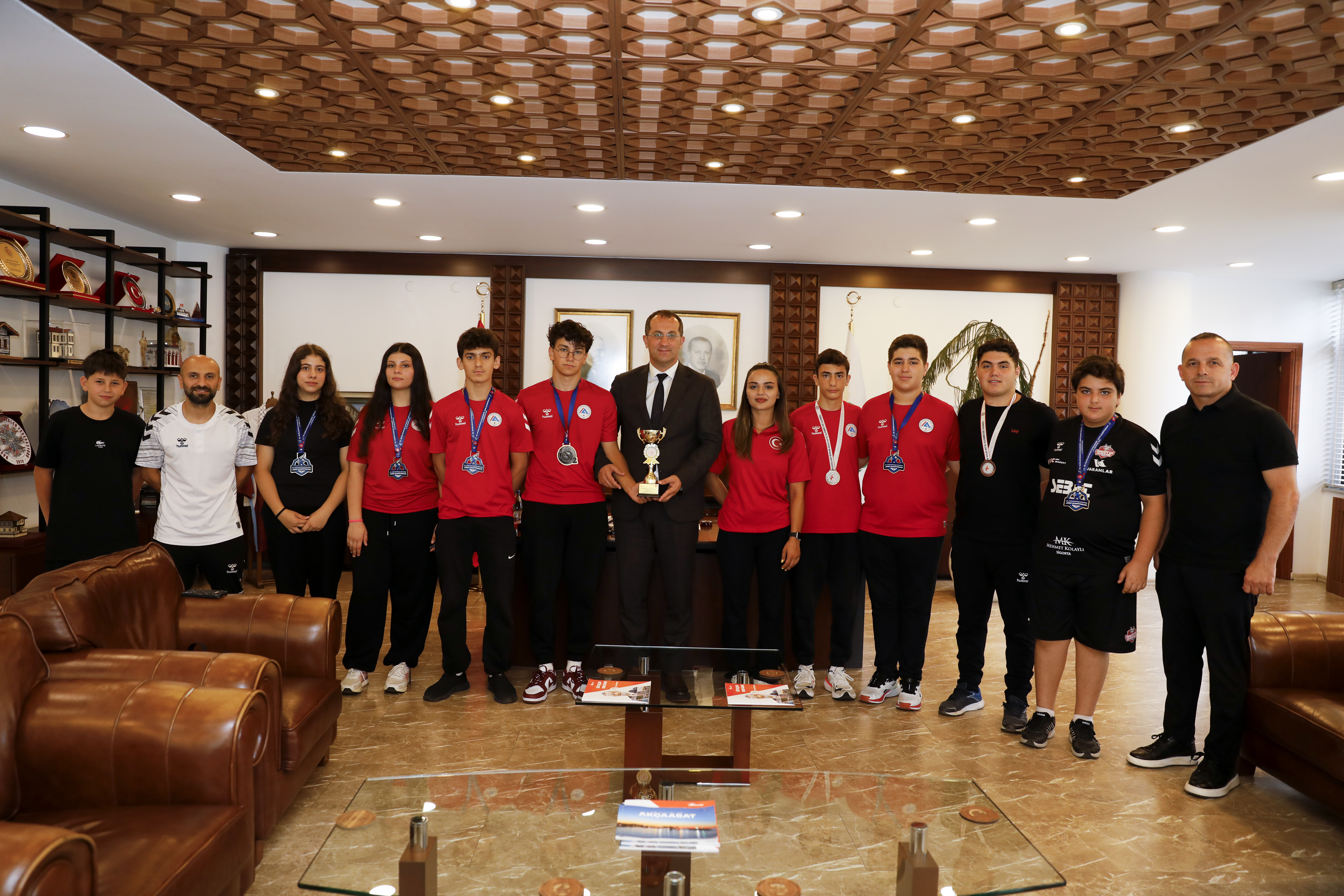 BAŞKAN EKİM BAŞARILI JUDOCULARLA BİR ARAYA GELDİ