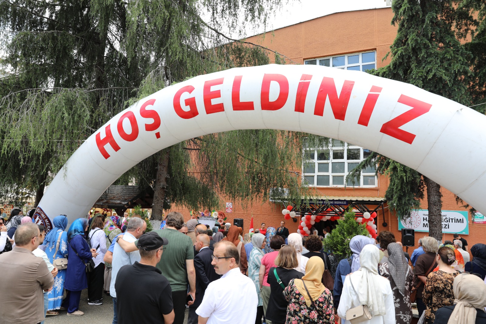 BAŞKAN EKİM, HALK EĞİTİM MERKEZİ YIL SONU SERGİSİ’NDE