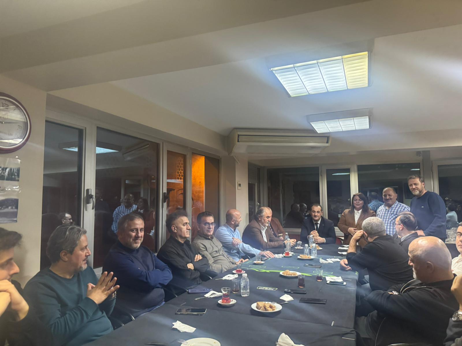 BA�KAN EK�M, �STANBUL�DA HEM�EHR�LER�YLE BULU�TU
