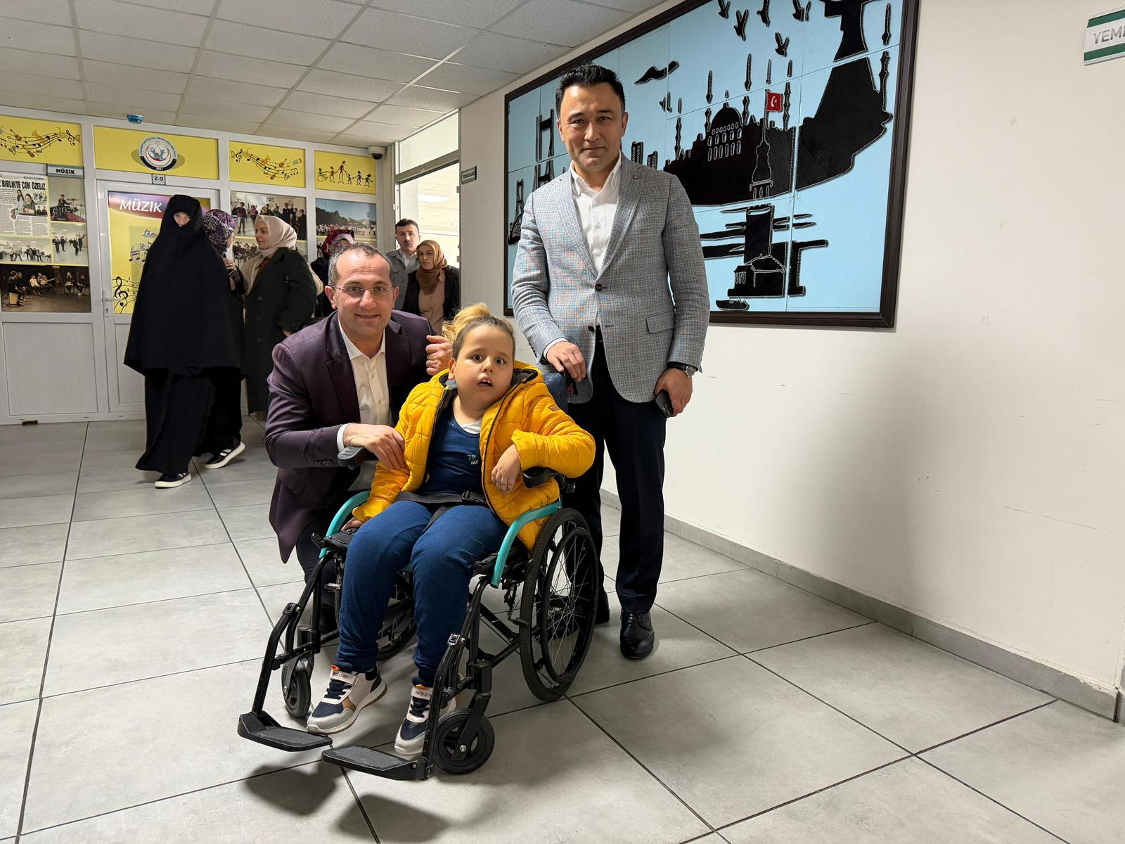 BA�KAN EK�M, RAMAZAN �NCES� �ZEL �OCUKLAR VE A�LELER�YLE BULU�TU