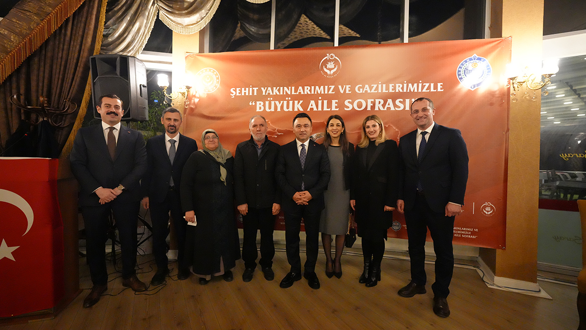 BA�KAN EK�M, �EH�T VE GAZ� A�LELER�YLE �LK �FTARDA BULU�TU