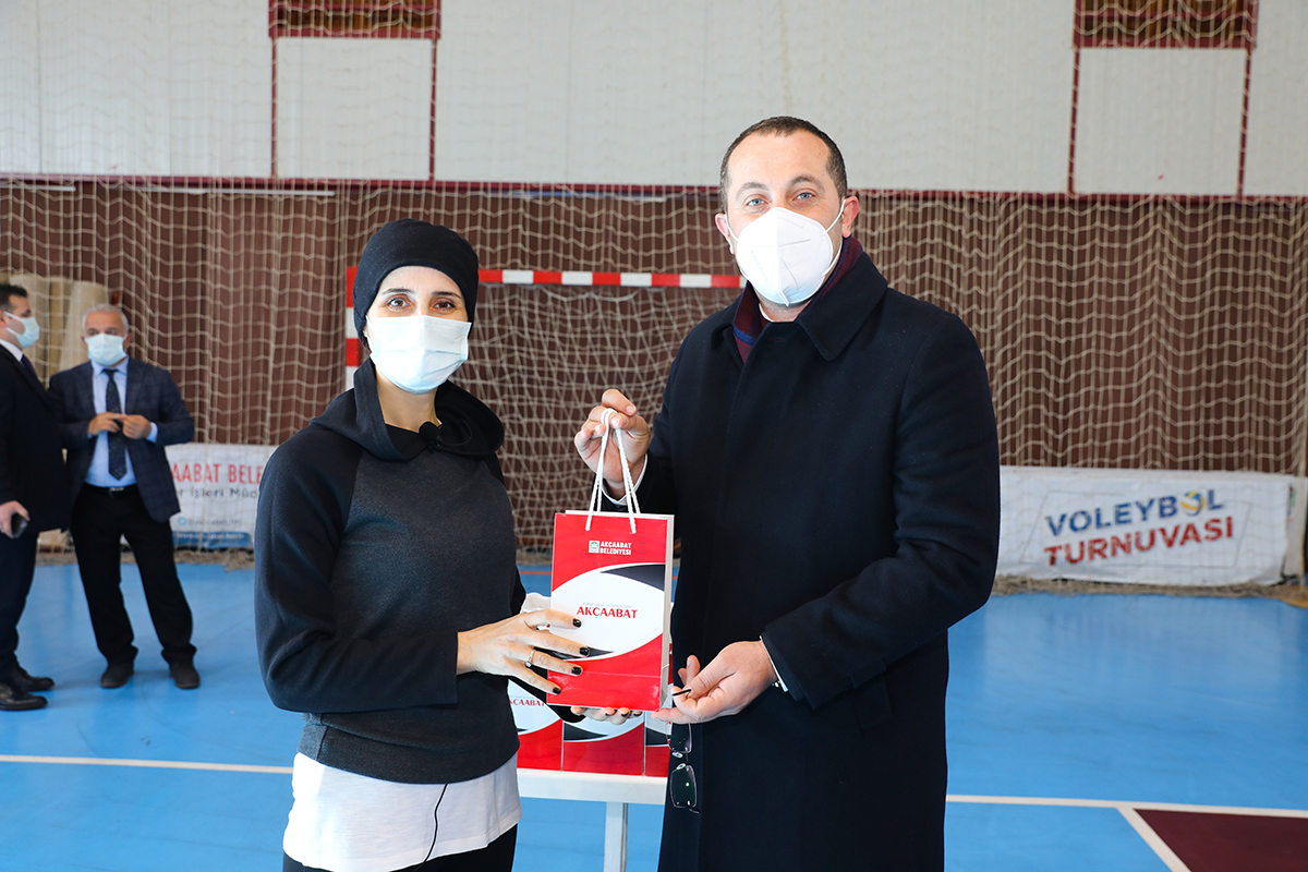 BAŞKAN EKİM, STEP, AEROBİK VE PİLATES KURSUNU ZİYARET ETTİ