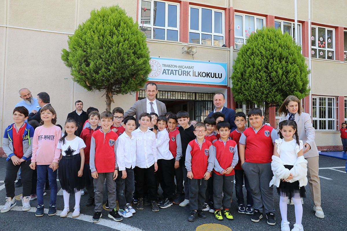 BAŞKAN EKİM, YIL BOYUNCA ÖĞRENCİLER VE ÖĞRETMENLERLE BULUŞTU